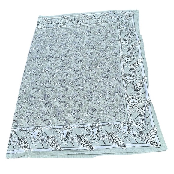 Mahogany Pale Green Floral Tablecloth Rectangle - Picture 2 of 3